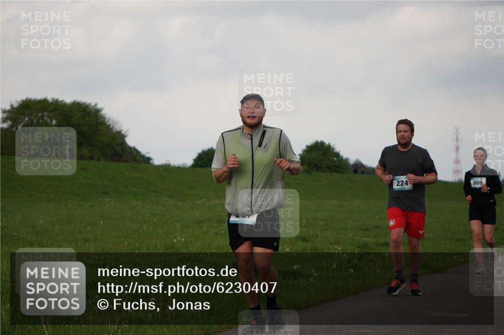05.05.2024 - 7. Wedeler Halbmarathon Fuchs,  Jonas http://msf.ph/oto/6230407 05.05.2024 12:07:54 Laufen 224, 909 meine-sportfotos.de