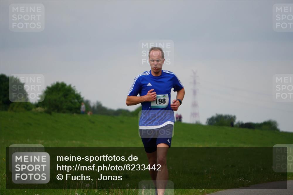 05.05.2024 - 7. Wedeler Halbmarathon Fuchs,  Jonas http://msf.ph/oto/6233442 05.05.2024 11:15:51 Laufen 198 meine-sportfotos.de
