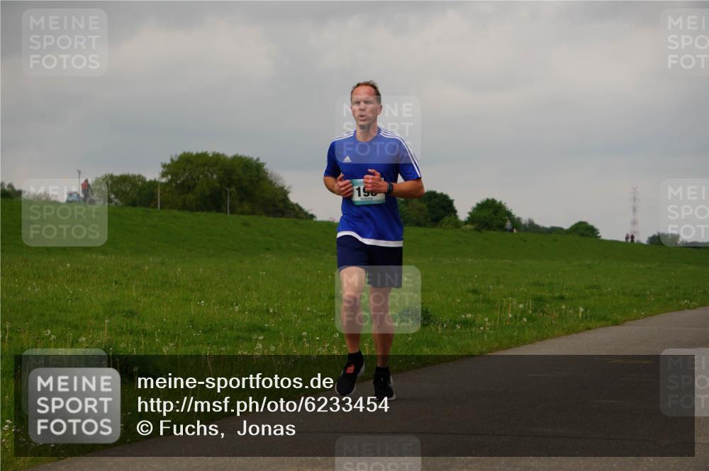 05.05.2024 - 7. Wedeler Halbmarathon Fuchs,  Jonas http://msf.ph/oto/6233454 05.05.2024 11:15:55 Laufen 196 meine-sportfotos.de
