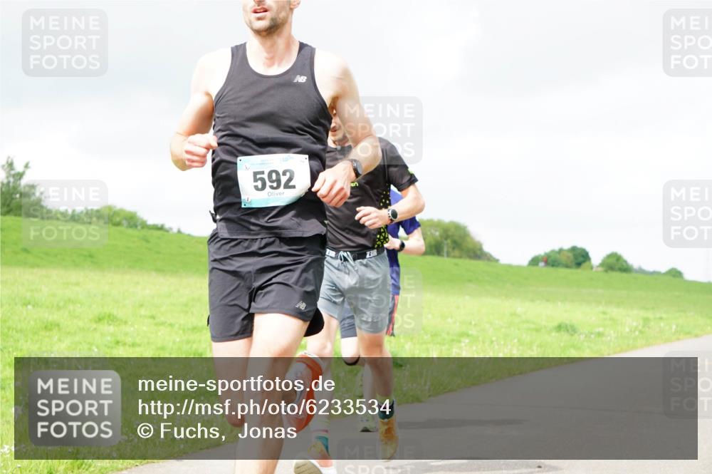 05.05.2024 - 7. Wedeler Halbmarathon Fuchs,  Jonas http://msf.ph/oto/6233534 05.05.2024 11:16:26 Laufen 100, 592 meine-sportfotos.de