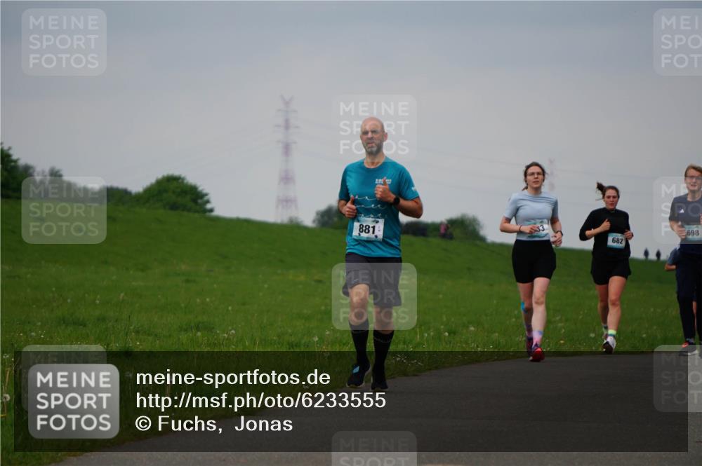 05.05.2024 - 7. Wedeler Halbmarathon Fuchs,  Jonas http://msf.ph/oto/6233555 05.05.2024 11:16:36 Laufen 881, 682, 698 meine-sportfotos.de
