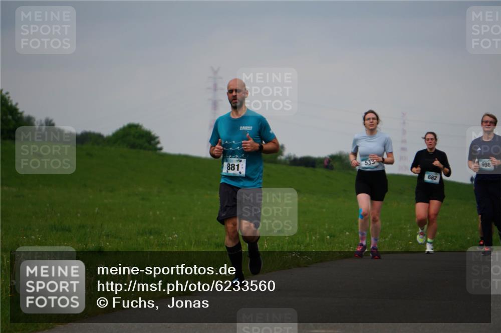 05.05.2024 - 7. Wedeler Halbmarathon Fuchs,  Jonas http://msf.ph/oto/6233560 05.05.2024 11:16:37 Laufen 881, 533, 682, 698 meine-sportfotos.de