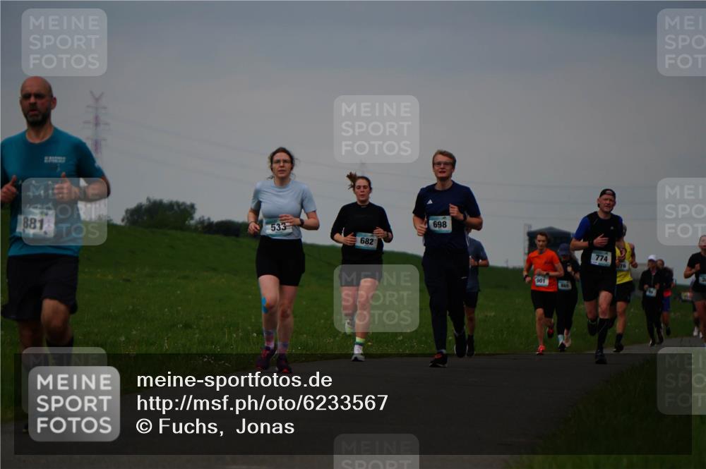 05.05.2024 - 7. Wedeler Halbmarathon Fuchs,  Jonas http://msf.ph/oto/6233567 05.05.2024 11:16:38 Laufen 44, 881, 533, 682, 698, 901, 865, 774, 76 meine-sportfotos.de