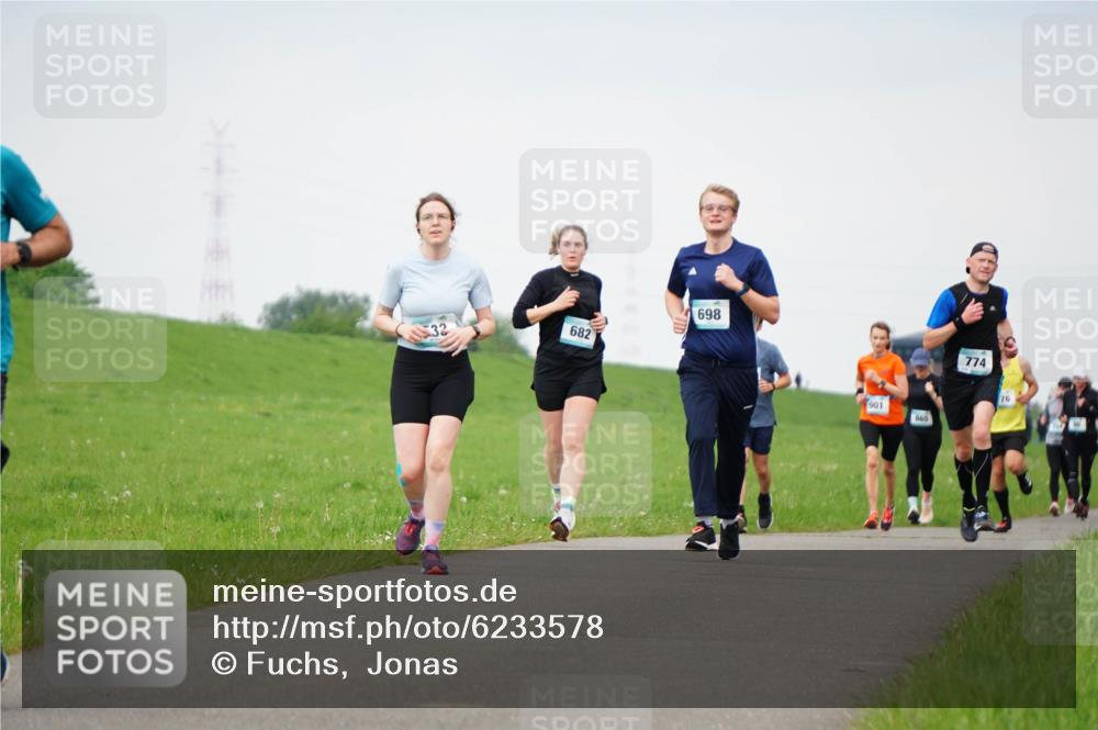 05.05.2024 - 7. Wedeler Halbmarathon Fuchs,  Jonas http://msf.ph/oto/6233578 05.05.2024 11:16:40 Laufen 32, 682, 698, 774, 76, 901, 865 meine-sportfotos.de
