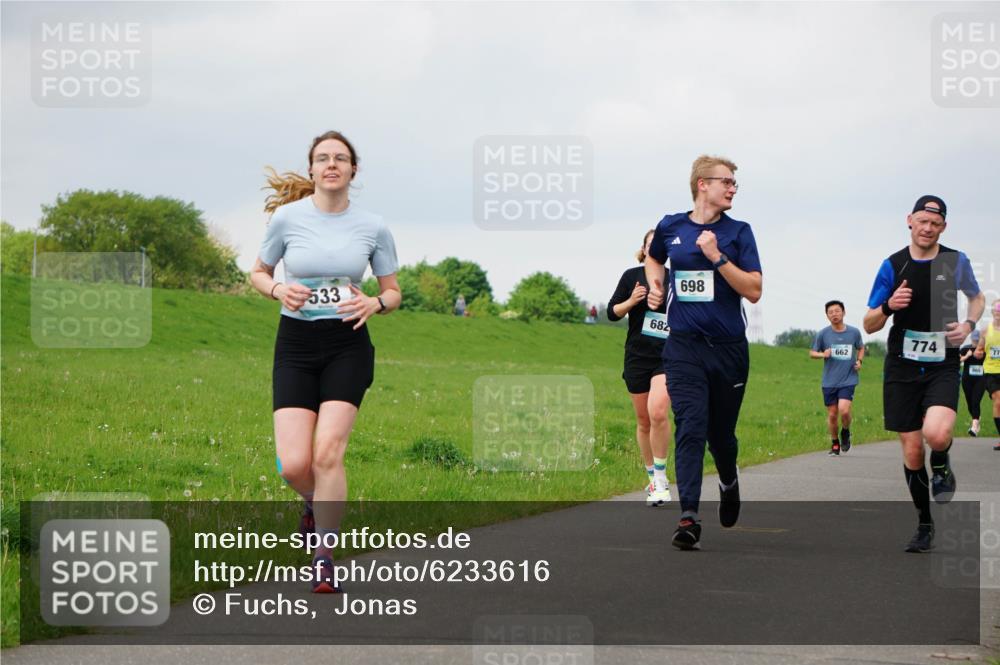 05.05.2024 - 7. Wedeler Halbmarathon Fuchs,  Jonas http://msf.ph/oto/6233616 05.05.2024 11:16:48 Laufen 533, 682, 698, 662, 774 meine-sportfotos.de