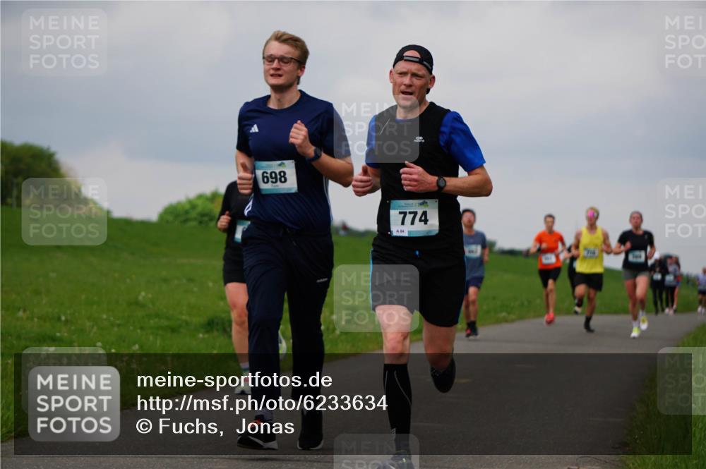 05.05.2024 - 7. Wedeler Halbmarathon Fuchs,  Jonas http://msf.ph/oto/6233634 05.05.2024 11:16:50 Laufen 698, 774 meine-sportfotos.de