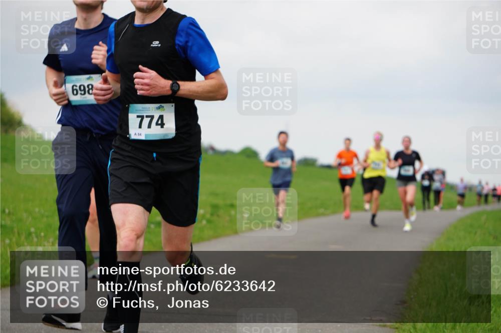 05.05.2024 - 7. Wedeler Halbmarathon Fuchs,  Jonas http://msf.ph/oto/6233642 05.05.2024 11:16:51 Laufen 698, 774, 84 meine-sportfotos.de