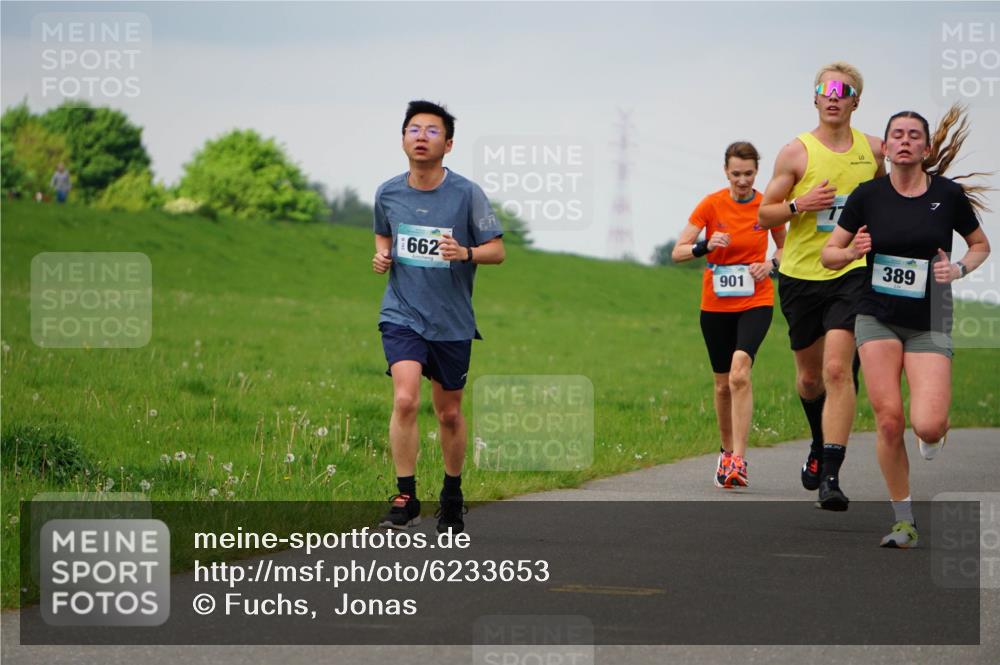 05.05.2024 - 7. Wedeler Halbmarathon Fuchs,  Jonas http://msf.ph/oto/6233653 05.05.2024 11:16:53 Laufen 662, 901, 389 meine-sportfotos.de
