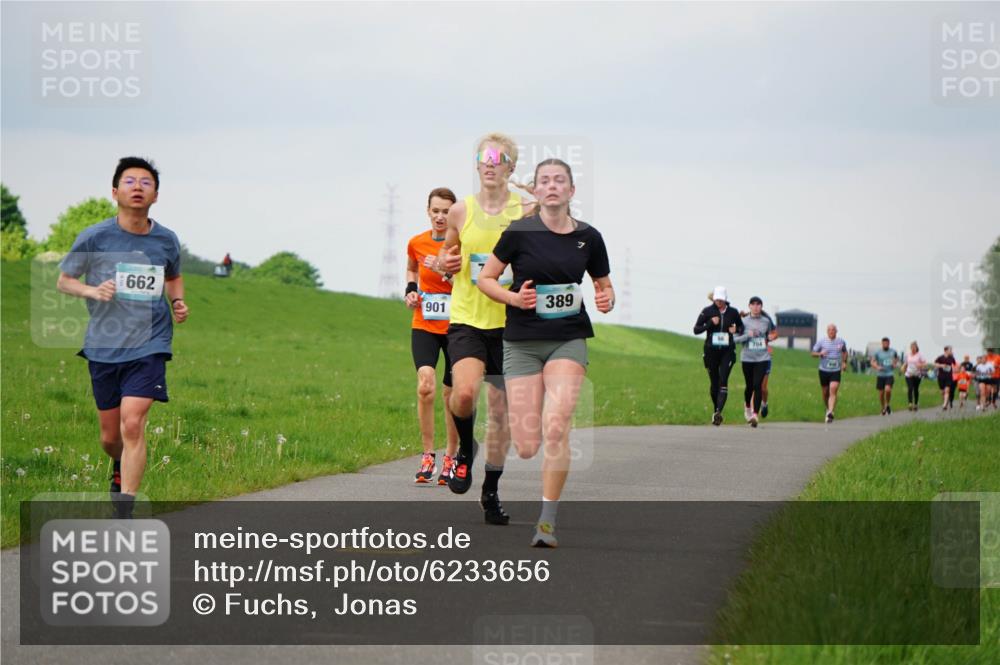 05.05.2024 - 7. Wedeler Halbmarathon Fuchs,  Jonas http://msf.ph/oto/6233656 05.05.2024 11:16:54 Laufen 662, 901, 389, 704 meine-sportfotos.de