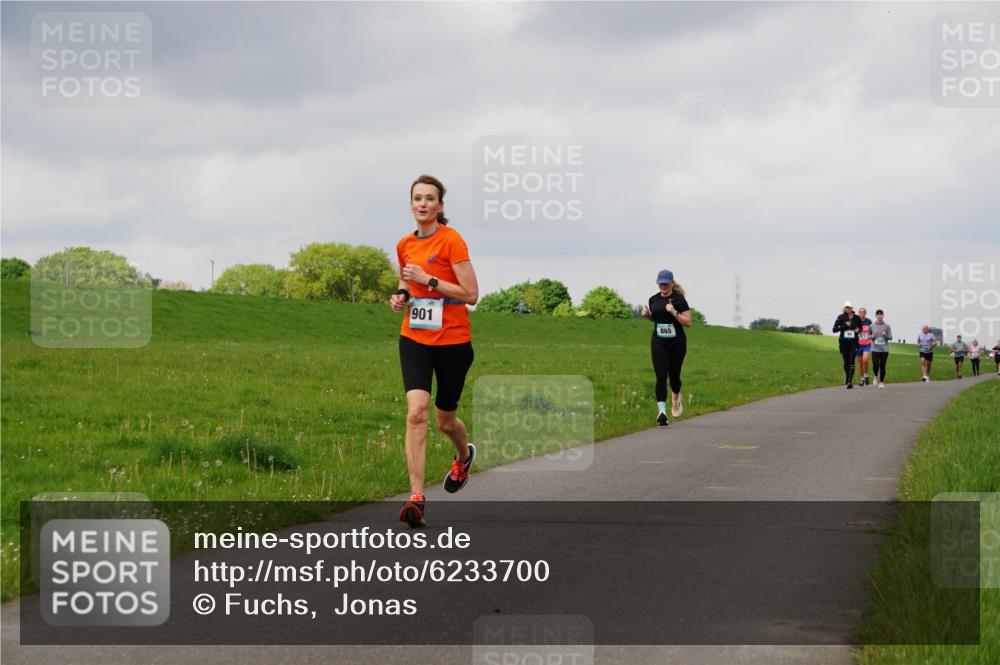 05.05.2024 - 7. Wedeler Halbmarathon Fuchs,  Jonas http://msf.ph/oto/6233700 05.05.2024 11:17:00 Laufen 901, 865 meine-sportfotos.de