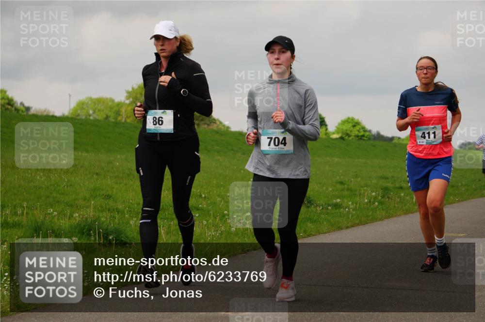 05.05.2024 - 7. Wedeler Halbmarathon Fuchs,  Jonas http://msf.ph/oto/6233769 05.05.2024 11:17:13 Laufen 86, 704, 411, 8167 meine-sportfotos.de