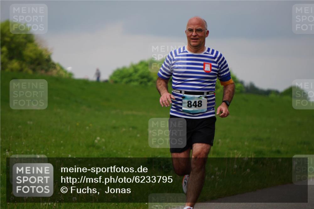 05.05.2024 - 7. Wedeler Halbmarathon Fuchs,  Jonas http://msf.ph/oto/6233795 05.05.2024 11:17:20 Laufen 848 meine-sportfotos.de