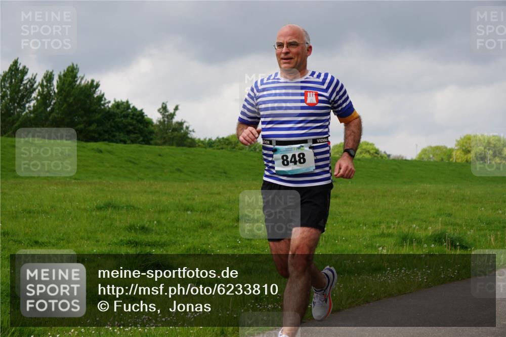05.05.2024 - 7. Wedeler Halbmarathon Fuchs,  Jonas http://msf.ph/oto/6233810 05.05.2024 11:17:23 Laufen 848 meine-sportfotos.de
