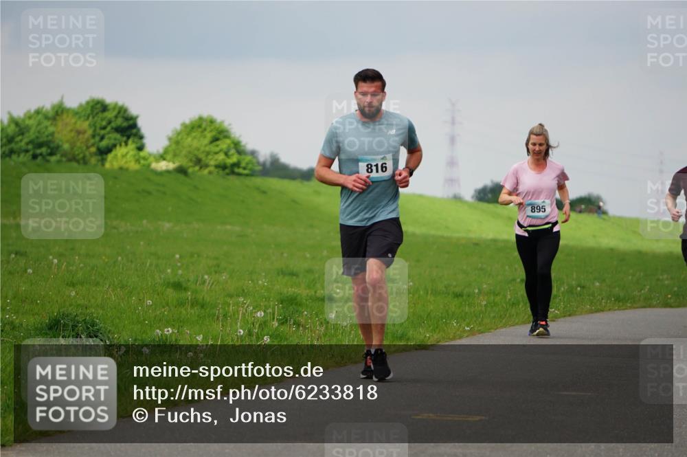 05.05.2024 - 7. Wedeler Halbmarathon Fuchs,  Jonas http://msf.ph/oto/6233818 05.05.2024 11:17:26 Laufen 816, 895 meine-sportfotos.de