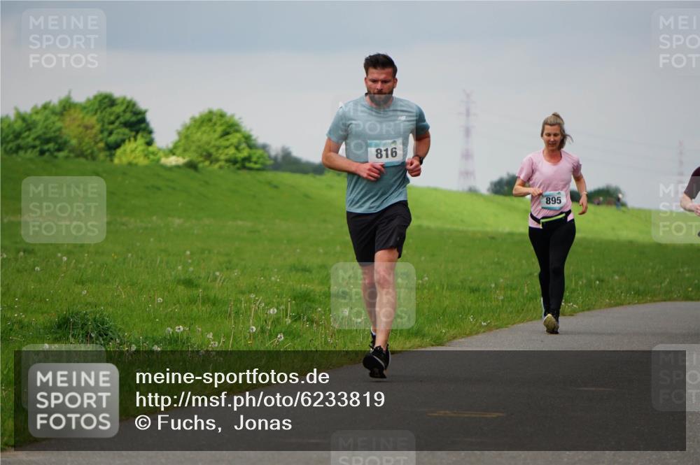 05.05.2024 - 7. Wedeler Halbmarathon Fuchs,  Jonas http://msf.ph/oto/6233819 05.05.2024 11:17:27 Laufen 816, 895 meine-sportfotos.de