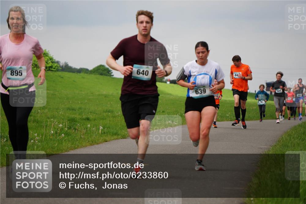 05.05.2024 - 7. Wedeler Halbmarathon Fuchs,  Jonas http://msf.ph/oto/6233860 05.05.2024 11:17:32 Laufen 640, 895, 639, 84, 681 meine-sportfotos.de