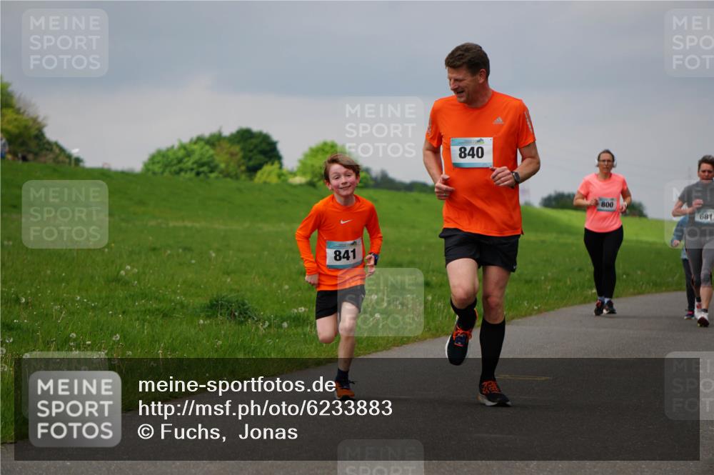 05.05.2024 - 7. Wedeler Halbmarathon Fuchs,  Jonas http://msf.ph/oto/6233883 05.05.2024 11:17:40 Laufen 841, 7, 840, 800, 681 meine-sportfotos.de