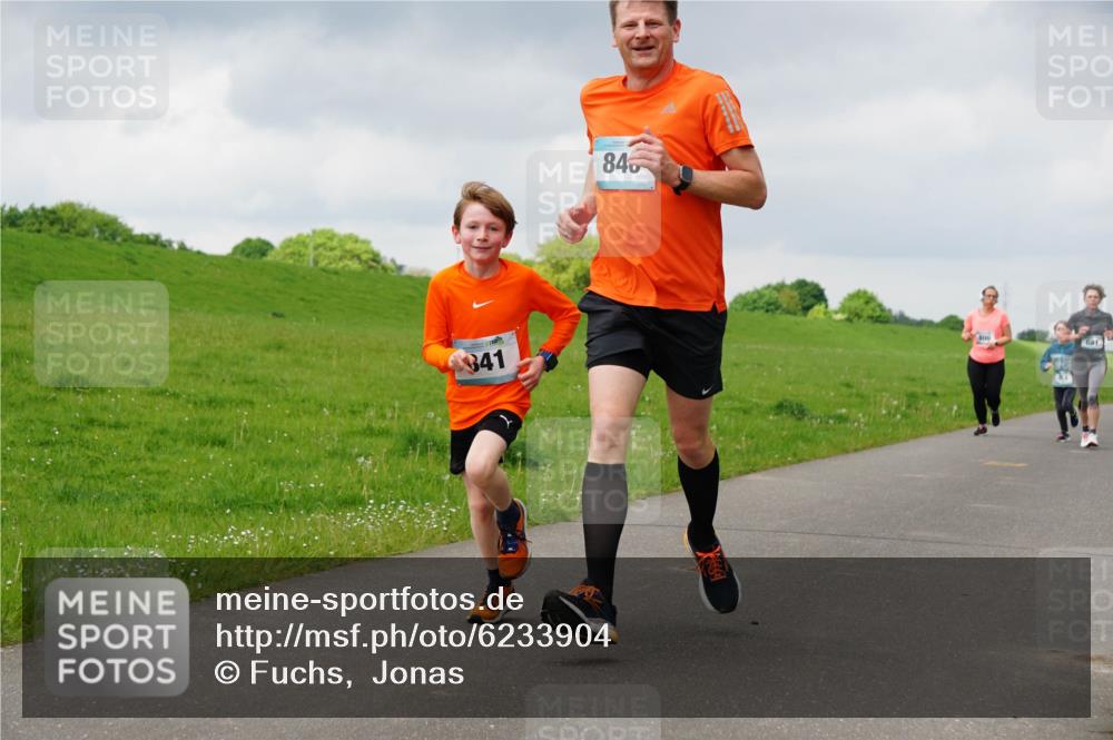 05.05.2024 - 7. Wedeler Halbmarathon Fuchs,  Jonas http://msf.ph/oto/6233904 05.05.2024 11:17:44 Laufen 841, 846, 800, 681 meine-sportfotos.de