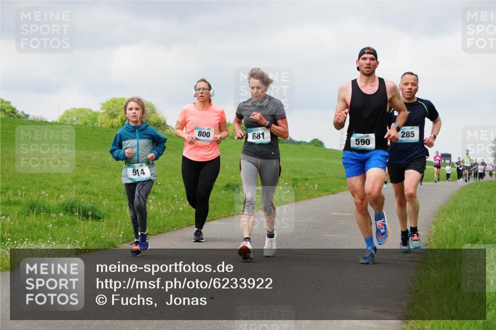 05.05.2024 - 7. Wedeler Halbmarathon Fuchs,  Jonas http://msf.ph/oto/6233922 05.05.2024 11:17:49 Laufen 914, 800, 285, 681, 590 meine-sportfotos.de