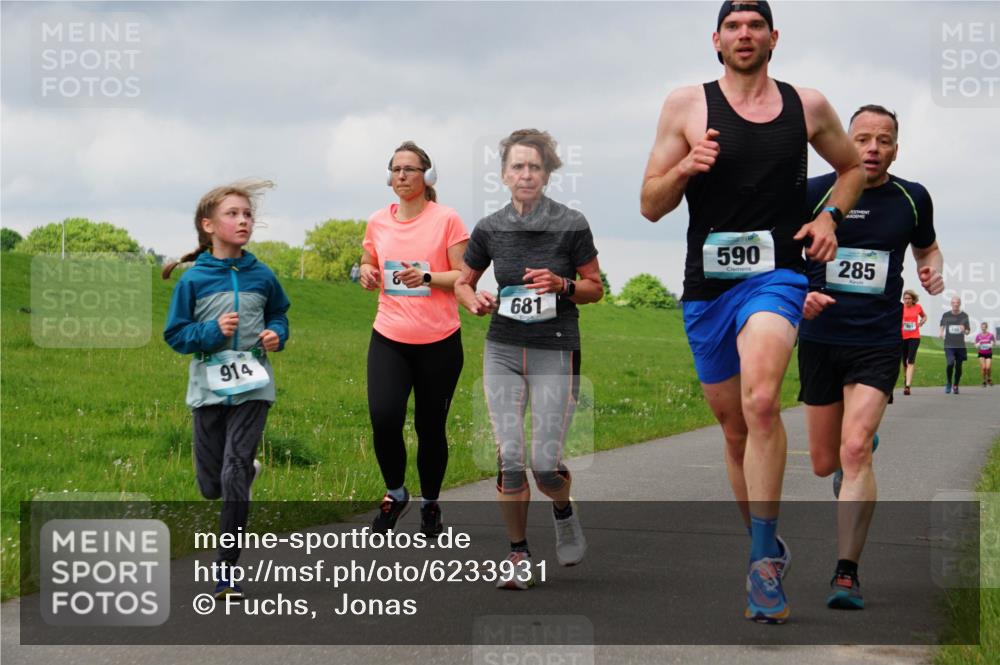 05.05.2024 - 7. Wedeler Halbmarathon Fuchs,  Jonas http://msf.ph/oto/6233931 05.05.2024 11:17:50 Laufen 681, 914, 590, 285 meine-sportfotos.de