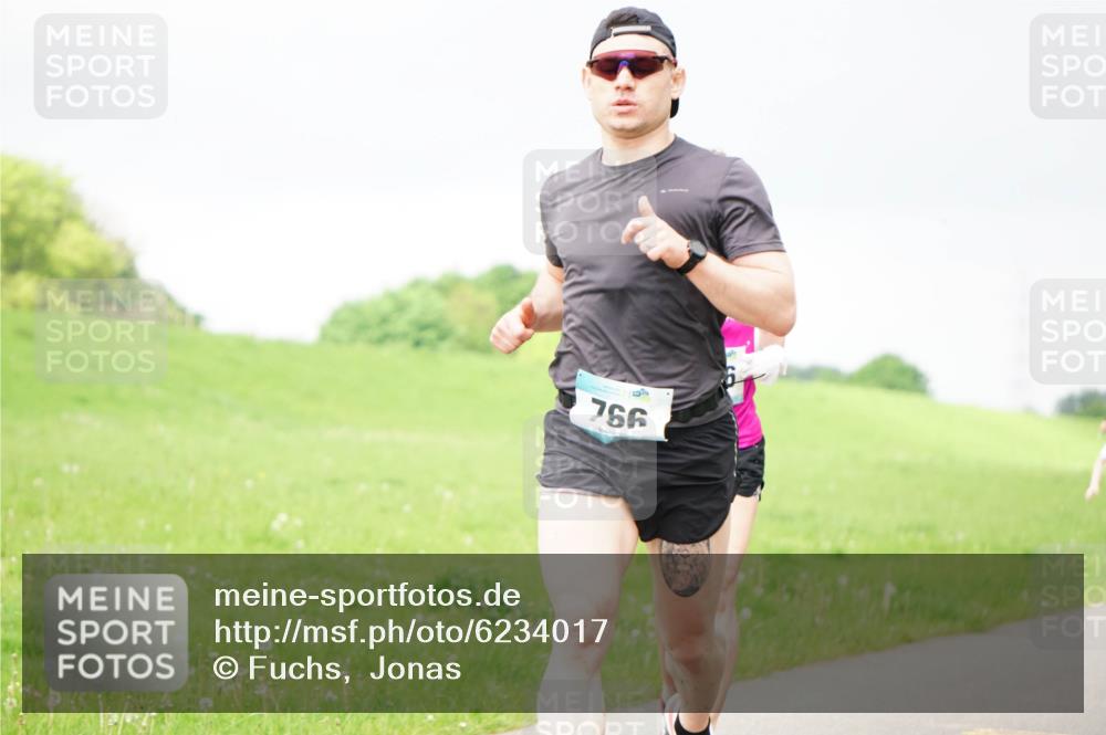 05.05.2024 - 7. Wedeler Halbmarathon Fuchs,  Jonas http://msf.ph/oto/6234017 05.05.2024 11:18:07 Laufen 99 meine-sportfotos.de