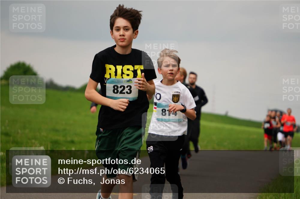 05.05.2024 - 7. Wedeler Halbmarathon Fuchs,  Jonas http://msf.ph/oto/6234065 05.05.2024 11:18:17 Laufen 823, 814 meine-sportfotos.de