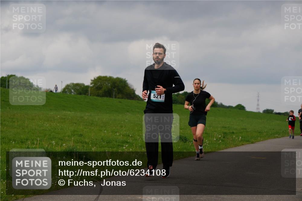 05.05.2024 - 7. Wedeler Halbmarathon Fuchs,  Jonas http://msf.ph/oto/6234108 05.05.2024 11:18:26 Laufen 521 meine-sportfotos.de