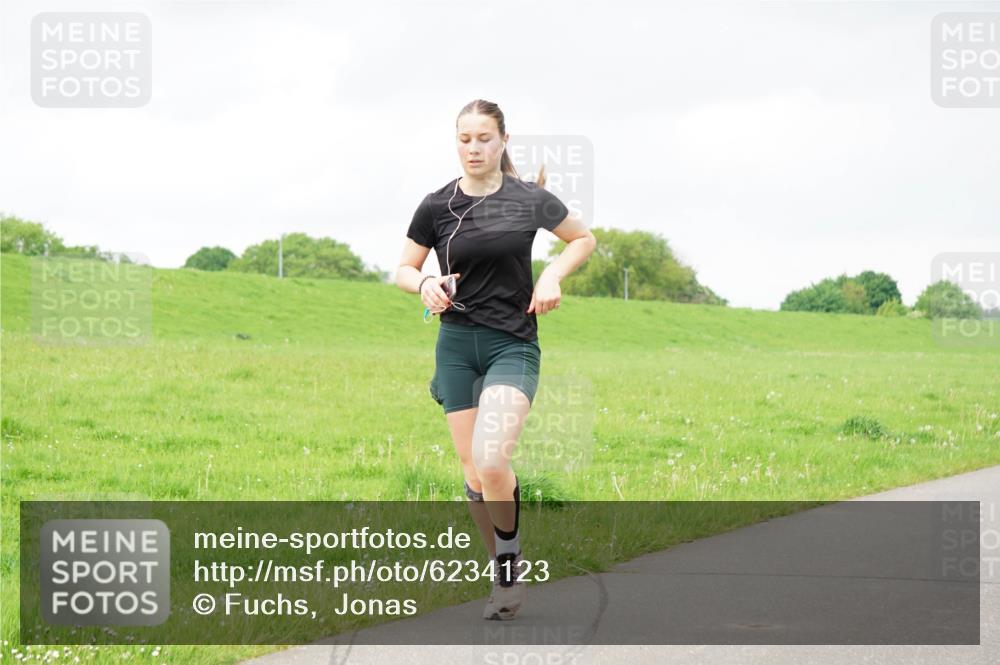 05.05.2024 - 7. Wedeler Halbmarathon Fuchs,  Jonas http://msf.ph/oto/6234123 05.05.2024 11:18:29 Laufen  meine-sportfotos.de