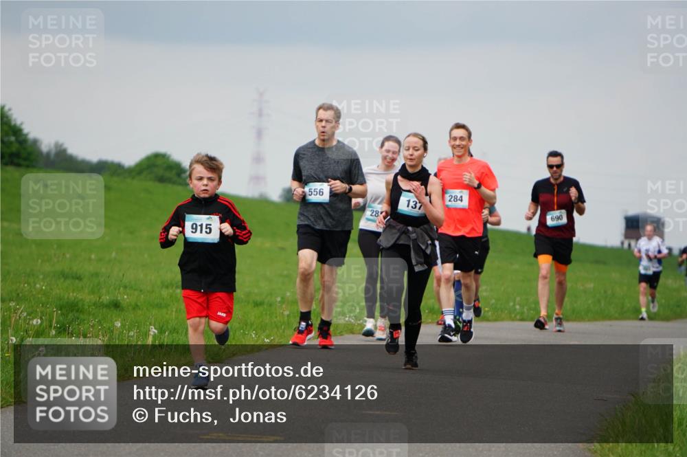 05.05.2024 - 7. Wedeler Halbmarathon Fuchs,  Jonas http://msf.ph/oto/6234126 05.05.2024 11:18:32 Laufen 915, 556, 284, 137, 28, 690 meine-sportfotos.de