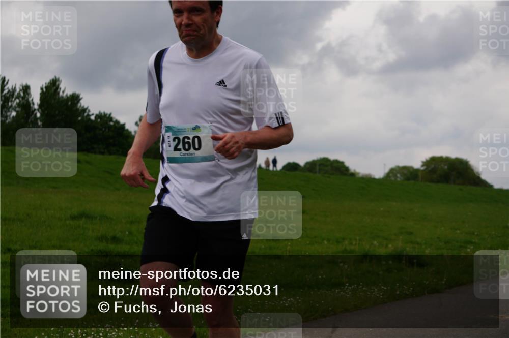 05.05.2024 - 7. Wedeler Halbmarathon Fuchs,  Jonas http://msf.ph/oto/6235031 05.05.2024 11:22:22 Laufen 260 meine-sportfotos.de