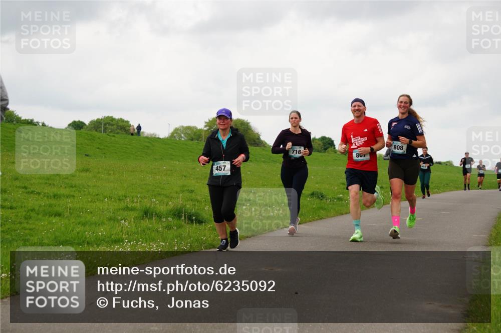 05.05.2024 - 7. Wedeler Halbmarathon Fuchs,  Jonas http://msf.ph/oto/6235092 05.05.2024 11:22:39 Laufen 457, 716, 807, 808 meine-sportfotos.de