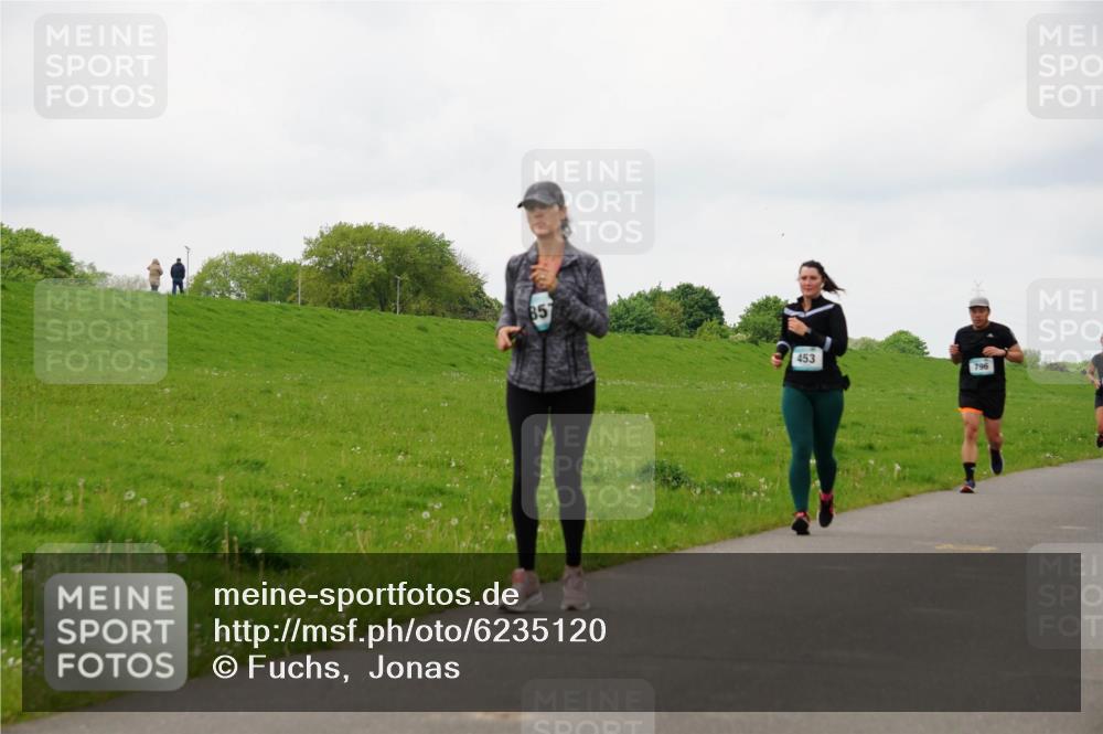 05.05.2024 - 7. Wedeler Halbmarathon Fuchs,  Jonas http://msf.ph/oto/6235120 05.05.2024 11:22:46 Laufen 857, 453, 796 meine-sportfotos.de