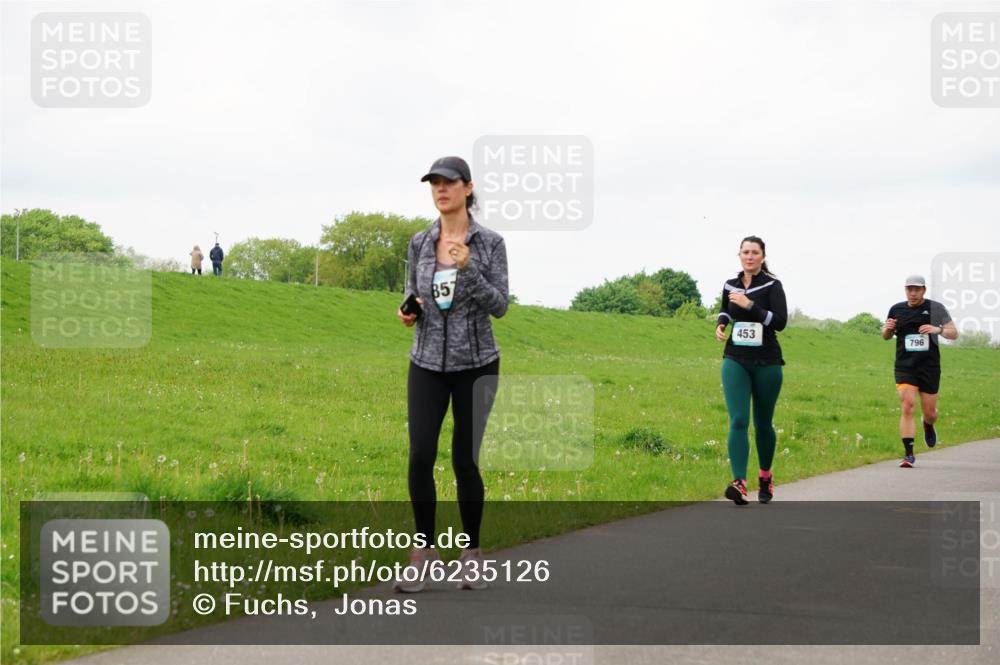 05.05.2024 - 7. Wedeler Halbmarathon Fuchs,  Jonas http://msf.ph/oto/6235126 05.05.2024 11:22:46 Laufen 857, 453, 796 meine-sportfotos.de