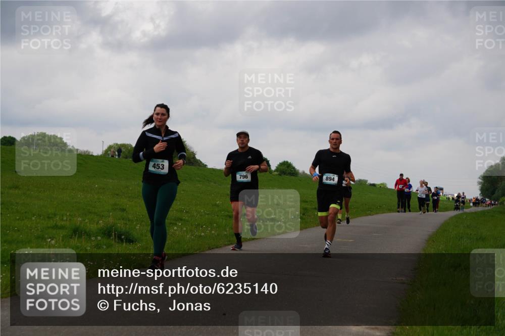 05.05.2024 - 7. Wedeler Halbmarathon Fuchs,  Jonas http://msf.ph/oto/6235140 05.05.2024 11:22:51 Laufen 453, 894, 796 meine-sportfotos.de