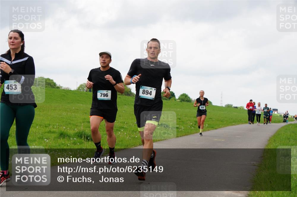 05.05.2024 - 7. Wedeler Halbmarathon Fuchs,  Jonas http://msf.ph/oto/6235149 05.05.2024 11:22:52 Laufen 453, 796, 894, 804 meine-sportfotos.de