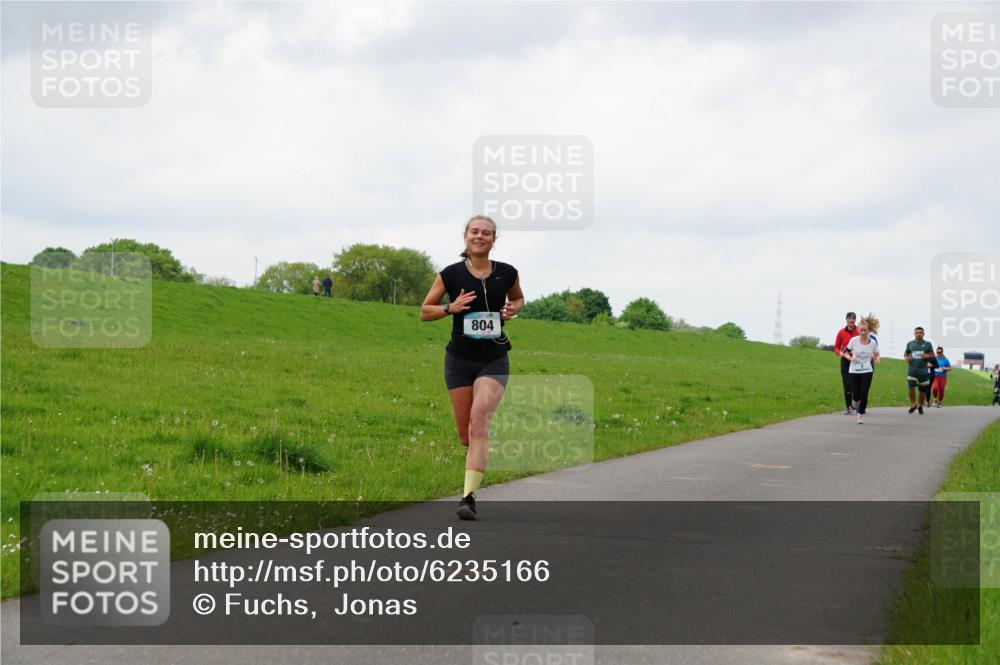 05.05.2024 - 7. Wedeler Halbmarathon Fuchs,  Jonas http://msf.ph/oto/6235166 05.05.2024 11:22:56 Laufen 804 meine-sportfotos.de