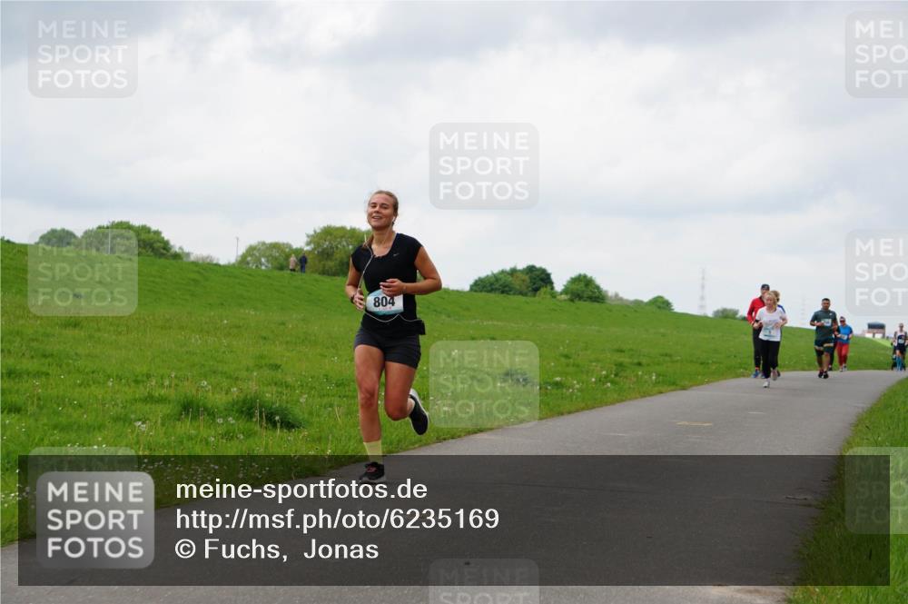 05.05.2024 - 7. Wedeler Halbmarathon Fuchs,  Jonas http://msf.ph/oto/6235169 05.05.2024 11:22:56 Laufen 804 meine-sportfotos.de