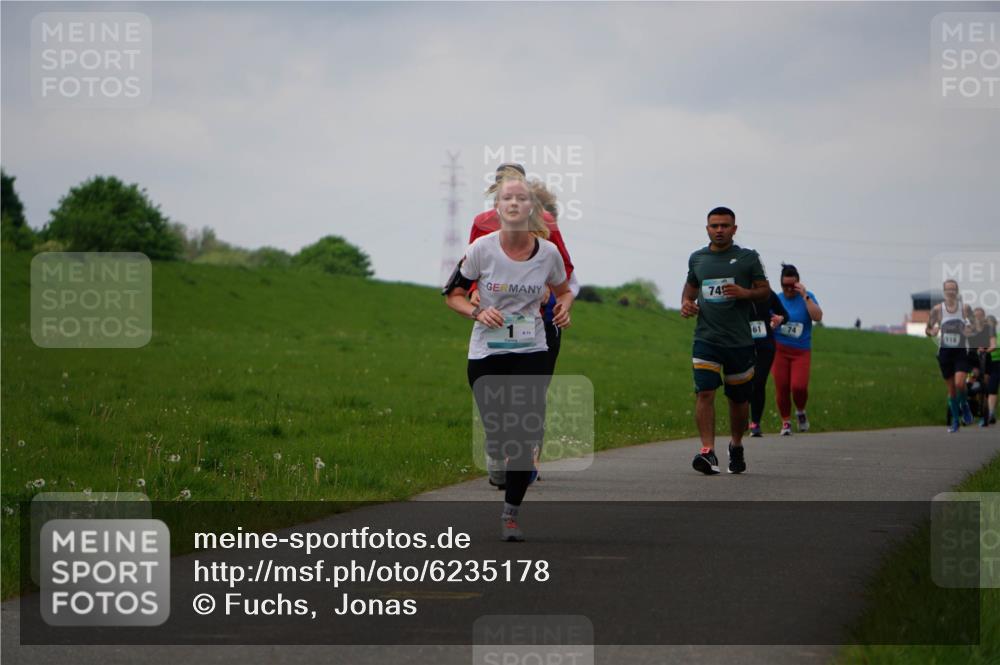 05.05.2024 - 7. Wedeler Halbmarathon Fuchs,  Jonas http://msf.ph/oto/6235178 05.05.2024 11:22:59 Laufen 74, 61, 118 meine-sportfotos.de