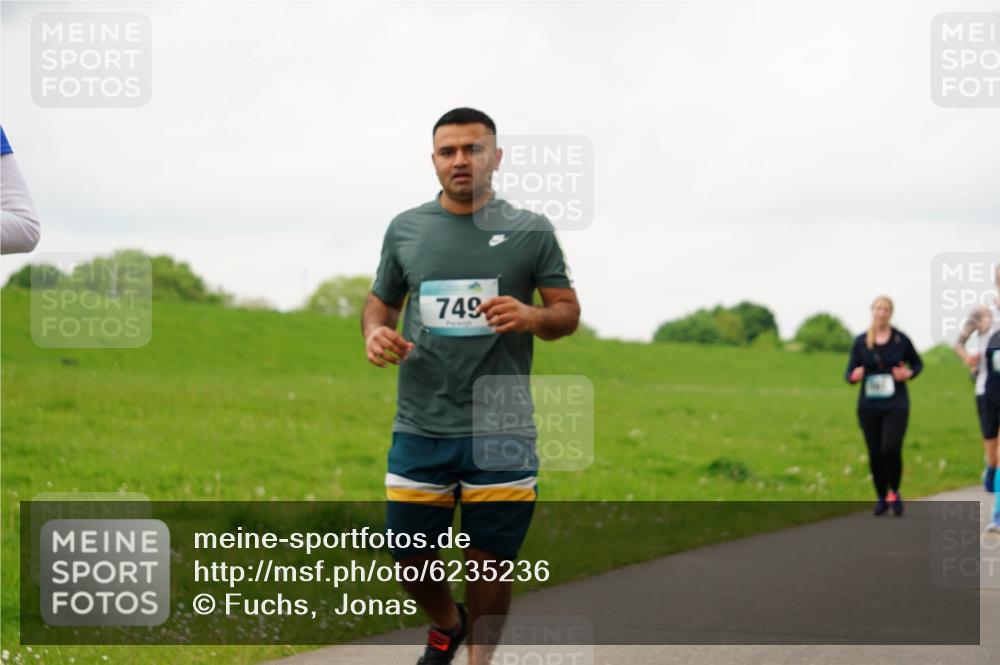 05.05.2024 - 7. Wedeler Halbmarathon Fuchs,  Jonas http://msf.ph/oto/6235236 05.05.2024 11:23:13 Laufen 749 meine-sportfotos.de