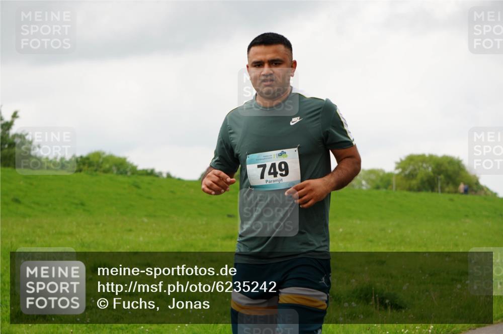 05.05.2024 - 7. Wedeler Halbmarathon Fuchs,  Jonas http://msf.ph/oto/6235242 05.05.2024 11:23:14 Laufen 749 meine-sportfotos.de