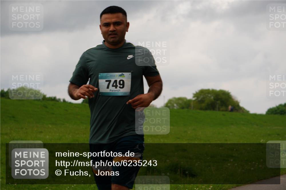 05.05.2024 - 7. Wedeler Halbmarathon Fuchs,  Jonas http://msf.ph/oto/6235243 05.05.2024 11:23:15 Laufen 749 meine-sportfotos.de