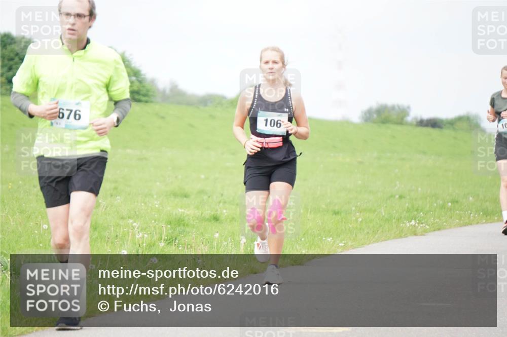 05.05.2024 - 7. Wedeler Halbmarathon Fuchs,  Jonas http://msf.ph/oto/6242016 05.05.2024 12:02:47 Laufen 676, 106, 10 meine-sportfotos.de