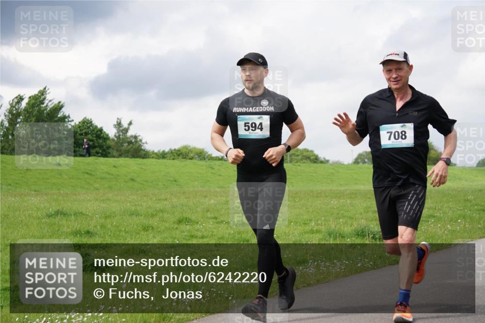 05.05.2024 - 7. Wedeler Halbmarathon Fuchs,  Jonas http://msf.ph/oto/6242220 05.05.2024 12:03:53 Laufen 594, 708 meine-sportfotos.de