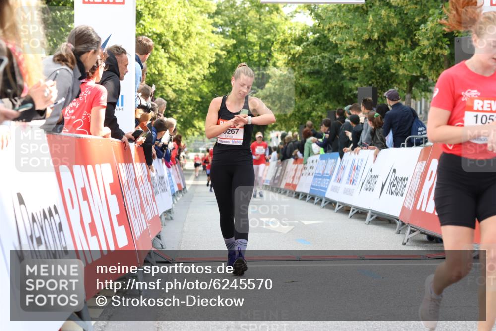 08.06.2024 - REWE Women's Run Strokosch-Dieckow http://msf.ph/oto/6245570 09.06.2024 09:54:42 Ziel 10016, 10068, 10267, 10523 meine-sportfotos.de