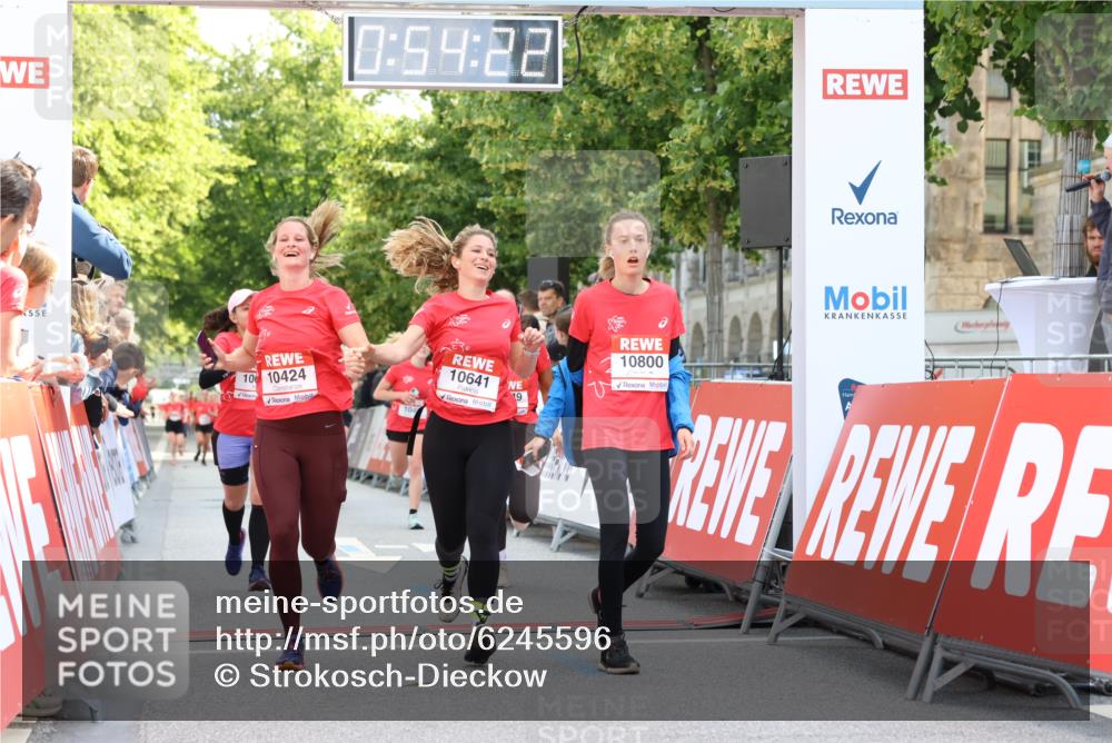 08.06.2024 - REWE Women's Run Strokosch-Dieckow http://msf.ph/oto/6245596 09.06.2024 09:54:52 Ziel 10016, 10068, 10349, 10386, 10393, 10403, 10424, 10611, 10641, 10800 meine-sportfotos.de