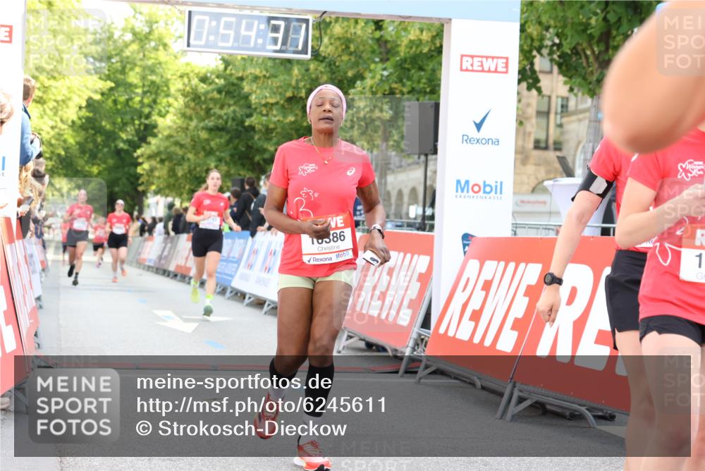08.06.2024 - REWE Women's Run Strokosch-Dieckow http://msf.ph/oto/6245611 09.06.2024 09:55:01 Ziel 10386, 10393, 10459, 10764, 10765 meine-sportfotos.de