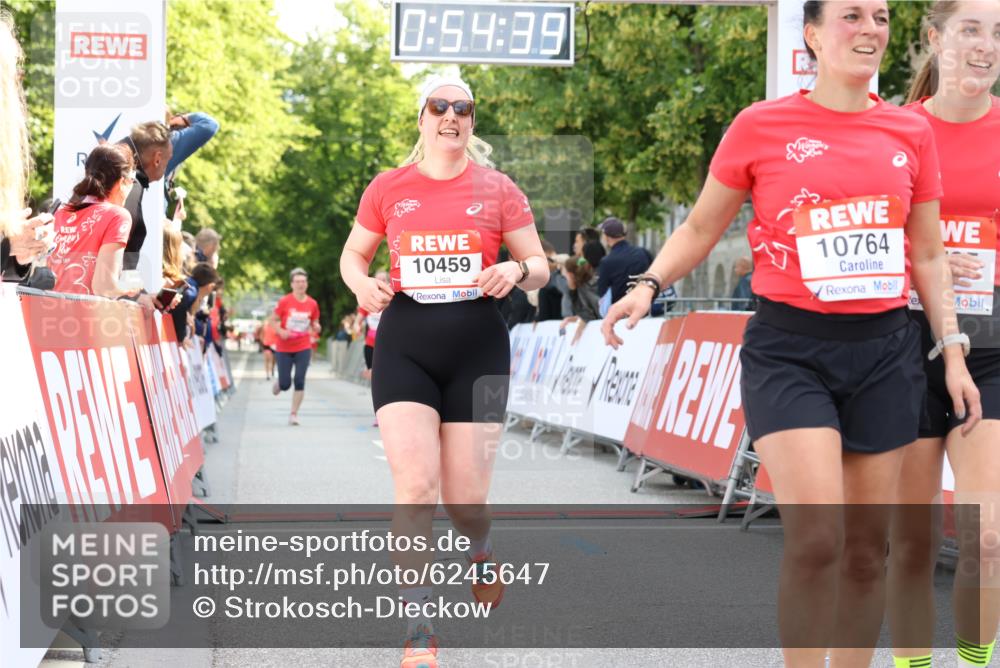 08.06.2024 - REWE Women's Run Strokosch-Dieckow http://msf.ph/oto/6245647 09.06.2024 09:55:08 Ziel 10459, 10482, 10483, 10754, 10764, 10765 meine-sportfotos.de
