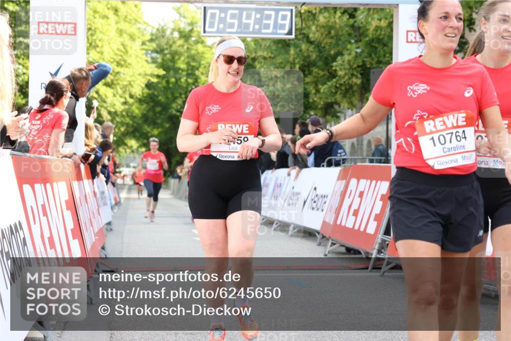 08.06.2024 - REWE Women's Run Strokosch-Dieckow http://msf.ph/oto/6245650 09.06.2024 09:55:09 Ziel 10459, 10482, 10483, 10754, 10764 meine-sportfotos.de