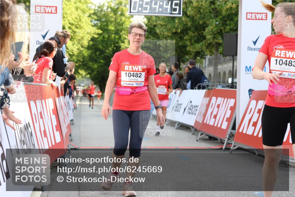 08.06.2024 - REWE Women's Run Strokosch-Dieckow http://msf.ph/oto/6245669 09.06.2024 09:55:14 Ziel 10482, 10483, 10754 meine-sportfotos.de