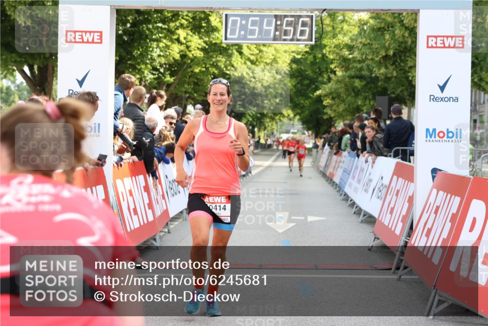 08.06.2024 - REWE Women's Run Strokosch-Dieckow http://msf.ph/oto/6245681 09.06.2024 09:55:26 Ziel 10414 meine-sportfotos.de